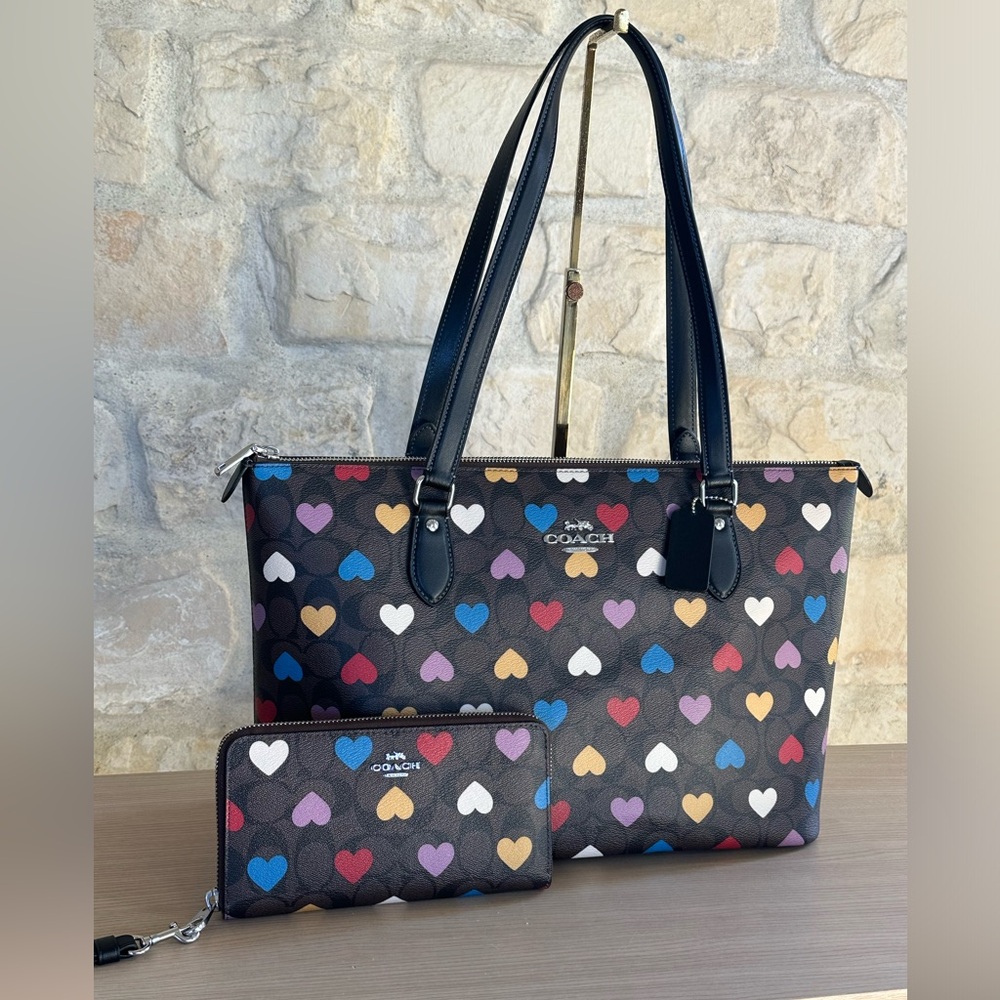 Coach - Picture 2 of 16